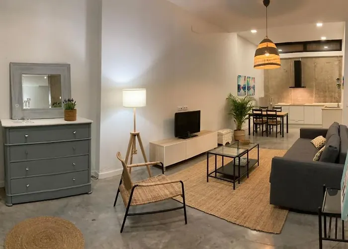 Acogedor En Semisótano Con Patio Y Cerca De La Plaza De España Sevilla