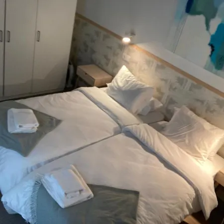 Apartmán Acogedor En Semisotano Con Patio Y Cerca De La Plaza De Espana